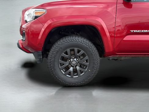 Used 2021 Toyota Tacoma SR5 AWD/4WD image 30