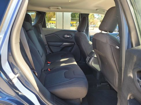 Used 2019 Jeep Cherokee Latitude w/ Popular Appearance Group image 27