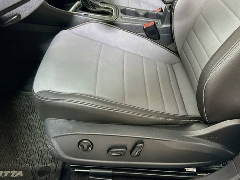 Used 2025 Volkswagen Jetta SE w/ Sunroof Package FWD image 18