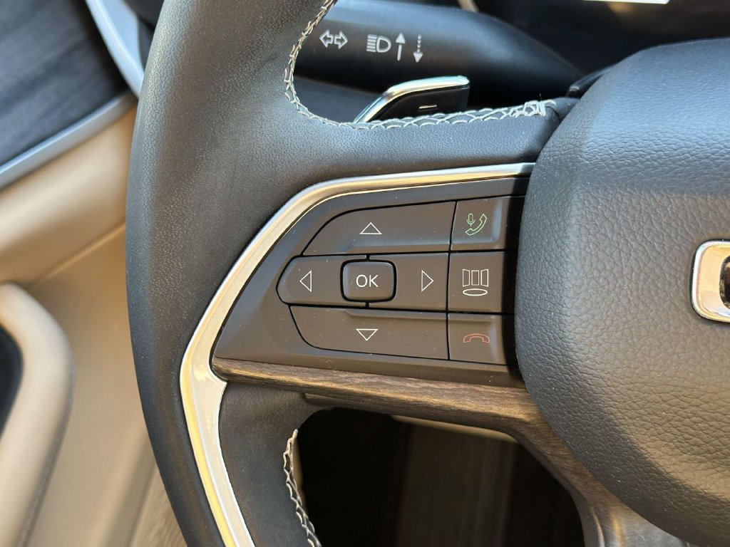 Used 2023 Jeep Grand Cherokee Limited AWD/4WD image 22