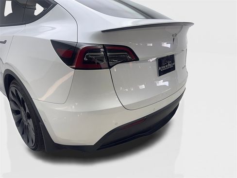 Used 2022 Tesla Model Y Performance image 19
