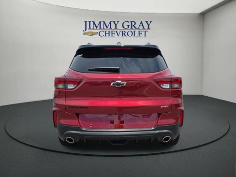 Used 2023 Chevrolet TrailBlazer RS w/ Sun and Liftgate Package FWD image 4
