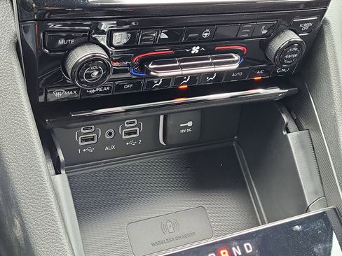 New 2025 Jeep Grand Cherokee Laredo image 15