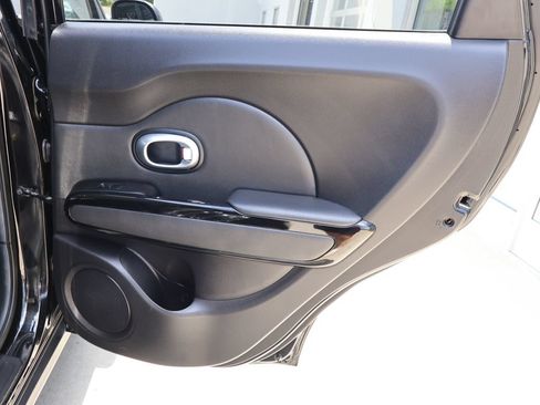 Used 2015 Kia Soul + w/ Audio Package FWD image 27