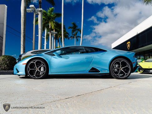 Used 2023 Lamborghini Huracan EVO image 2