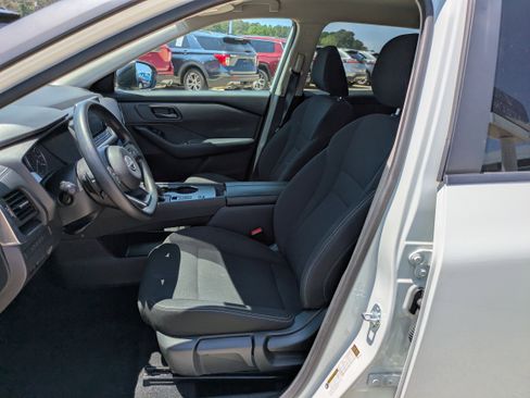 Used 2024 Nissan Rogue S image 7