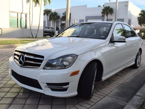 Used 2014 Mercedes-Benz C 300 4MATIC Sedan image 2