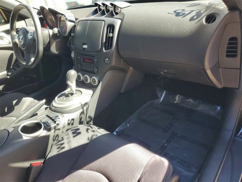 Certified 2017 Nissan 370Z Coupe image 9