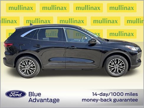 Used 2024 Ford Escape SE image 2