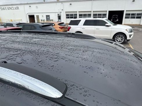 Used 2021 Chrysler Pacifica Touring-L w/ Uconnect Theater Family Group image 6