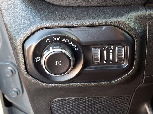 Used 2018 Jeep Wrangler Unlimited Sahara w/ Dual Top Group image 23