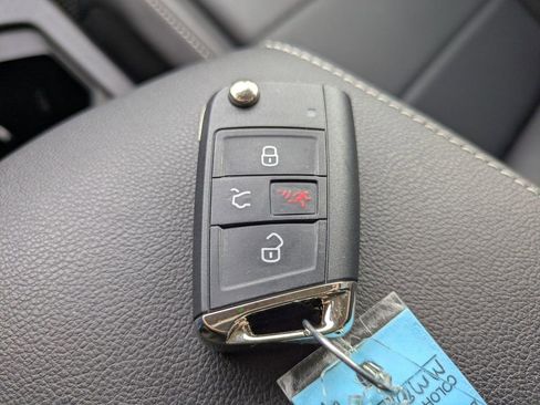 Certified 2021 Volkswagen Tiguan S image 28