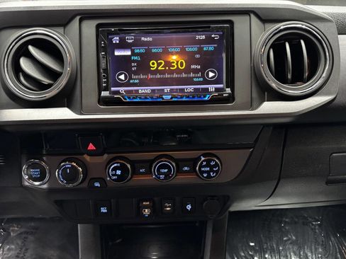 Used 2018 Toyota Tacoma TRD Sport image 22