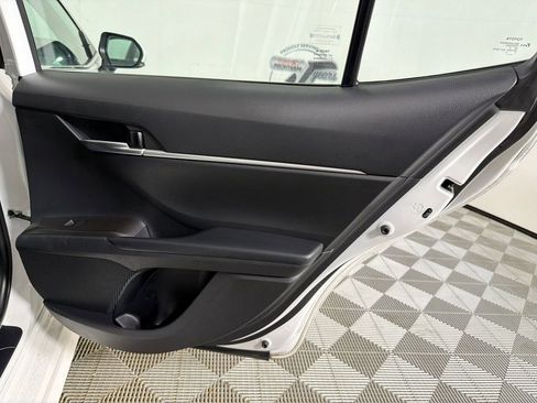Used 2023 Toyota Camry SE image 16