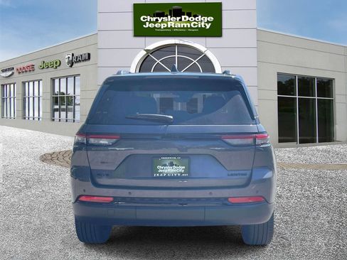 Used 2023 Jeep Grand Cherokee Limited w/ Black Appearance Package AWD/4WD image 7