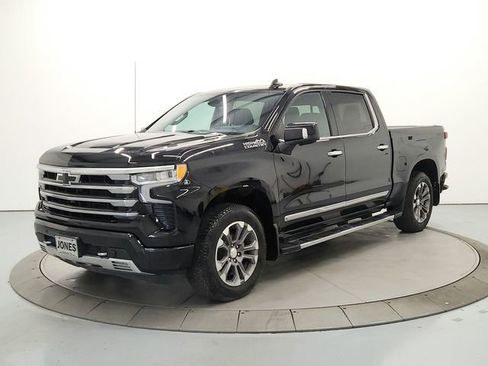 Used 2023 Chevrolet Silverado 1500 High Country w/ Technology Package image 3