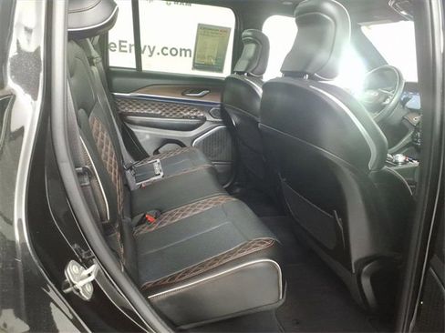 Used 2023 Jeep Grand Cherokee Summit image 18