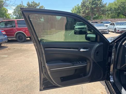 Used 2023 Chrysler 300 Touring w/ Sport Appearance Package RWD image 9