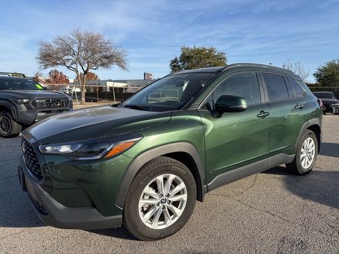 Used 2024 Toyota Corolla Cross LE image 1