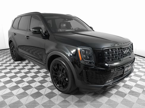 Used 2022 Kia Telluride SX w/ SX Prestige Package image 3