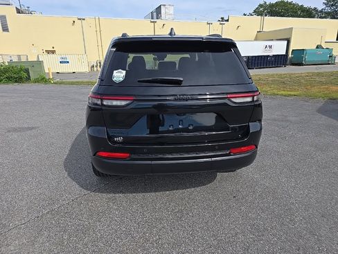 Certified 2025 Jeep Grand Cherokee Altitude image 6