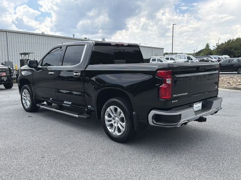 Used 2022 Chevrolet Silverado 1500 LTZ w/ Technology Package AWD/4WD image 6
