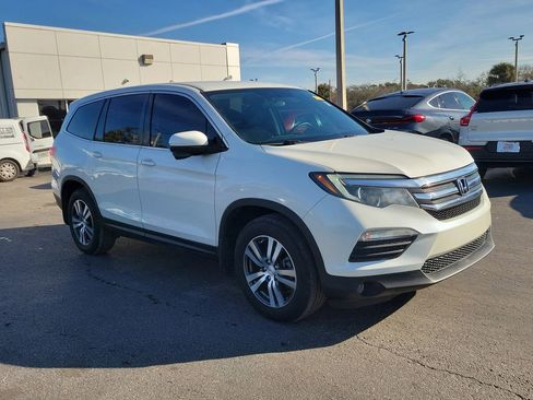 Used 2017 Honda Pilot EX image 2