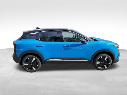 New 2026 Nissan Kicks SR w/ SR Premium Package AWD/4WD image 7