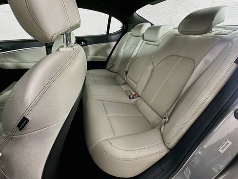 Used 2025 Genesis G70 2.5T RWD image 27