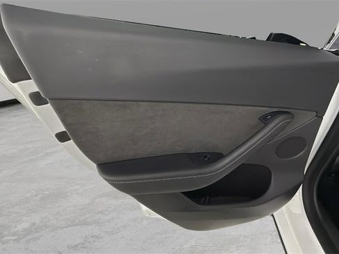 Used 2022 Tesla Model Y Performance image 37