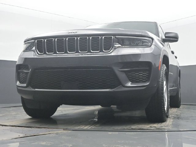 Used 2024 Jeep Grand Cherokee Laredo AWD/4WD image 46