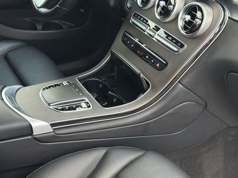 Used 2022 Mercedes-Benz GLC 300 4MATIC w/ Premium Package Lite image 9