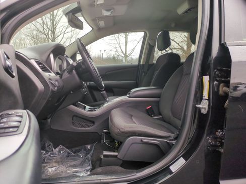 Used 2016 Dodge Journey SE w/ Flexible Seating Group image 11