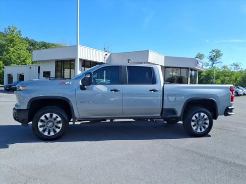 Used 2025 Chevrolet Silverado 2500 Custom w/ Custom Value Package AWD/4WD image 2