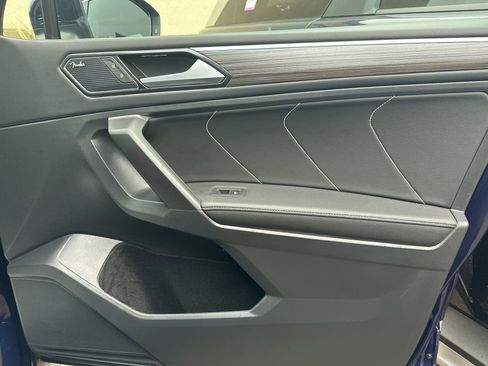 Certified 2022 Volkswagen Tiguan SEL R-Line image 42