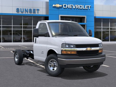 New 2025 Chevrolet Express 3500 w/ Power Convenience Package RWD image 7
