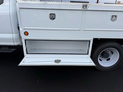 New 2025 Ford F550 4x4 SuperCab Super Duty image 13