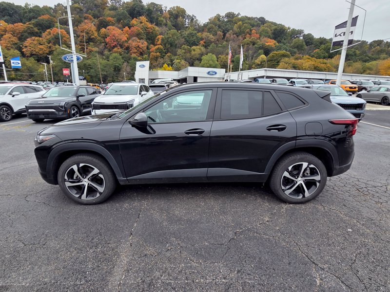 Used 2024 Chevrolet Trax RS w/ Driver Confidence Package FWD image 4