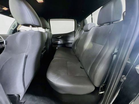 Used 2018 Toyota Tacoma TRD Off-Road AWD/4WD image 23