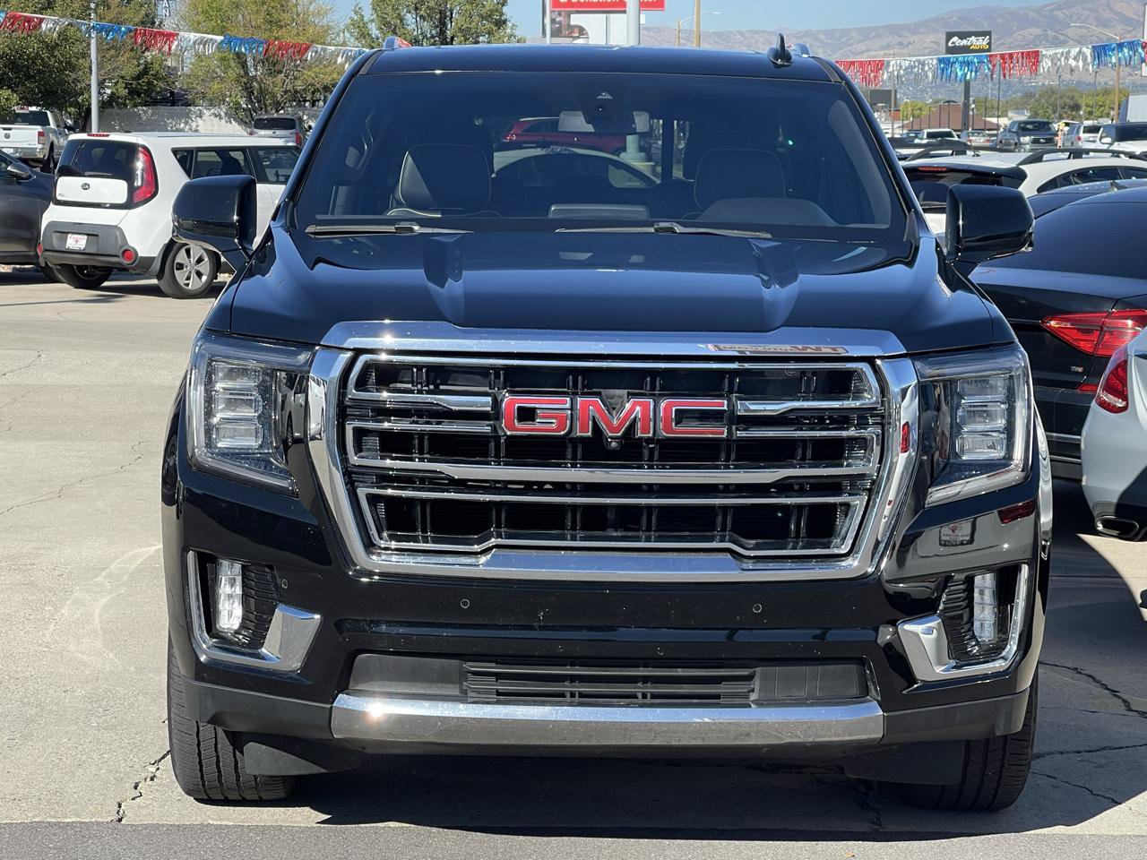 Used 2021 GMC Yukon XL SLT w/ SLT Luxury Plus Package AWD/4WD image 2