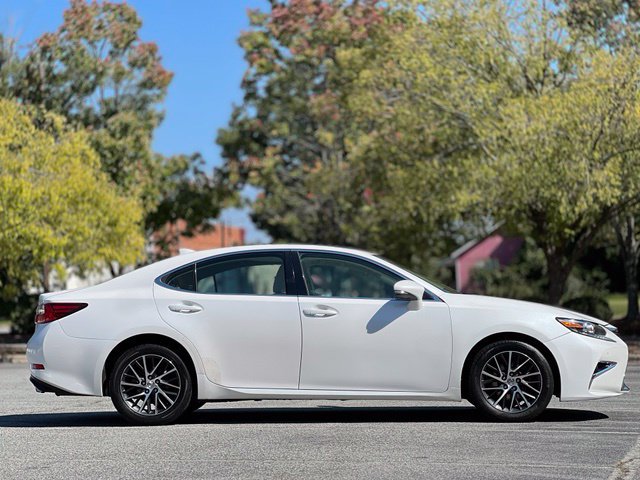 Used 2016 Lexus ES 350 w/ Luxury Package w/Wood Trim FWD image 4