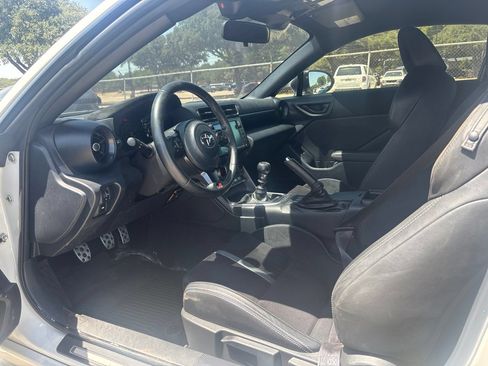Used 2024 Toyota GR86 Premium RWD image 7