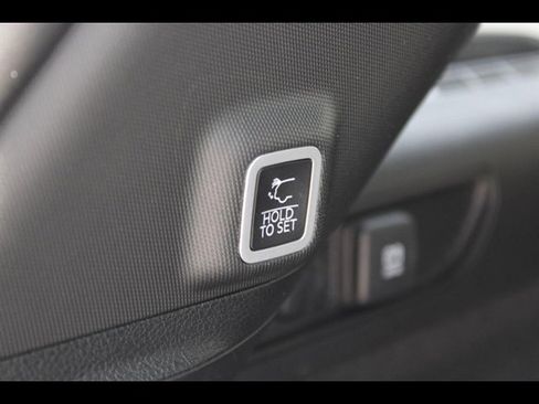 Used 2022 Jeep Grand Cherokee Summit image 8