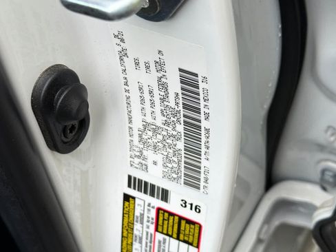 Used 2021 Toyota Tacoma TRD Sport w/ Technology Package RWD image 31