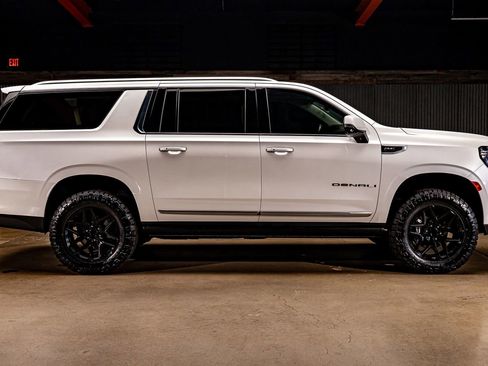 Used 2021 GMC Yukon XL Denali w/ Denali Ultimate Package image 11