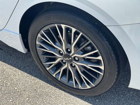 Certified 2024 Kia Forte GT-Line FWD image 9