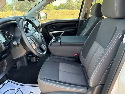 Used 2024 Nissan Titan SV AWD/4WD image 18