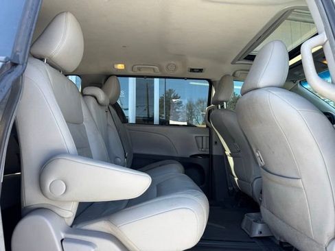 Used 2016 Toyota Sienna XLE w/ XLE Navigation Package image 15