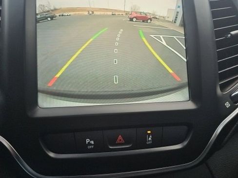 Used 2021 Jeep Cherokee Latitude Lux 80th Anniv w/ Quick Order Package 2YU 80th image 19