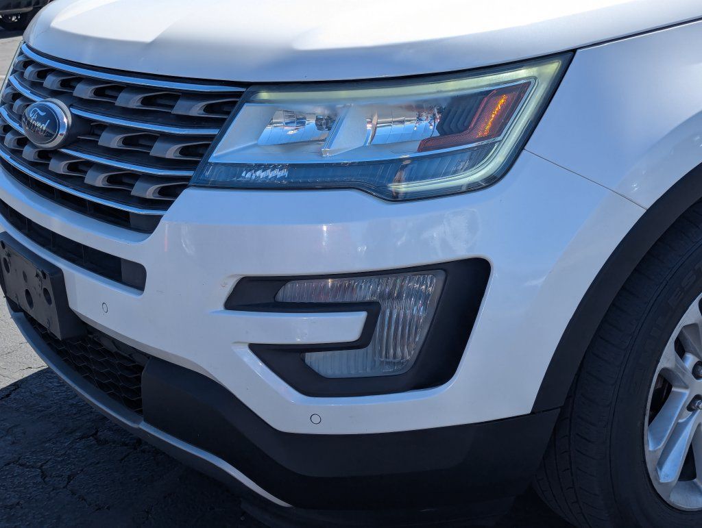 Used 2017 Ford Explorer XLT w/ Equipment Group 202A FWD image 12